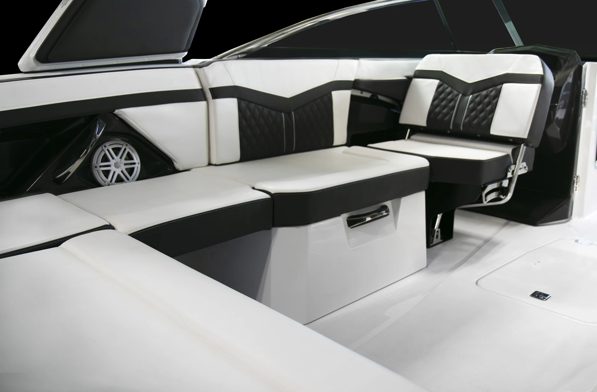 Aft seating arrangement on the Monterey 275SS with premium upholstery and storage access
