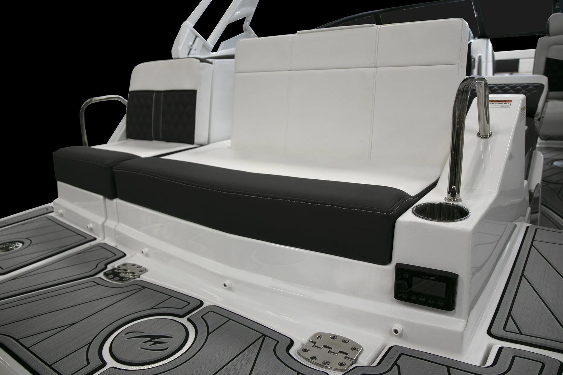 Versatile stern seating arrangement on the Monterey M4 with fold-down backrest and extended lounge