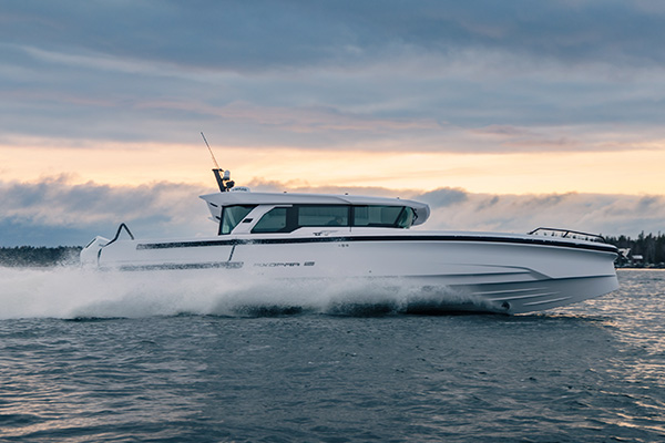 Axopar 38 XC Cross Cabin running shot